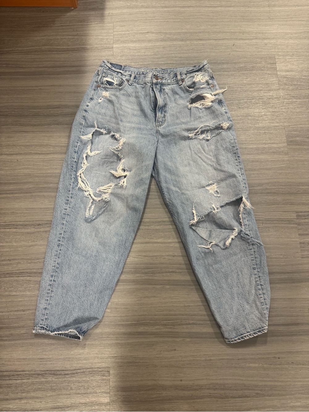 Light Blue Distressed Women’s American Eagle Jeans - Picture 5 of 9